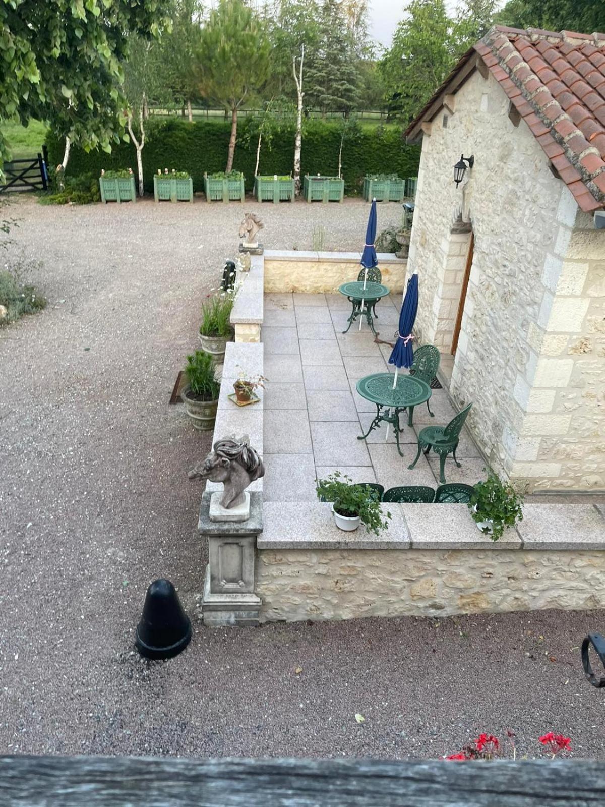 Les Grozilles Bed and Breakfast Feuillade Exterior foto